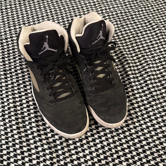 Jordan Black and Gray Sneakers - Picture 1 of 3